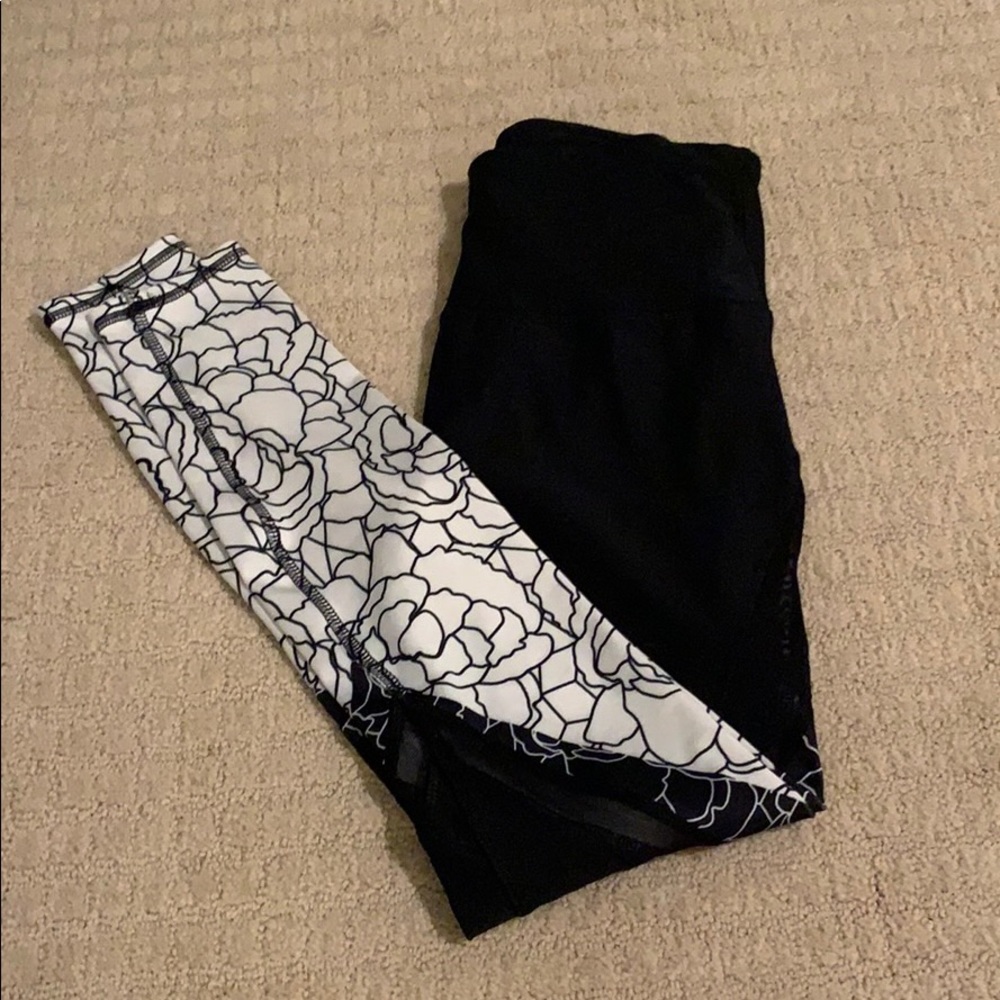 Black leggings with details